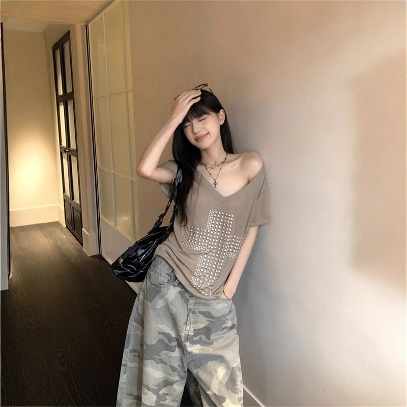 Weekeep Street Style Versatile Y2K Cross Embossed V-Neck Short Sleeve T-Shirt for Women Casual Loose Slimming Top Trendy Weekeep Street Style Versatile Y2K Cross Embossed V-Neck Short Sleeve T-Shirt for Women Casual Loose Slimming Top Trendy