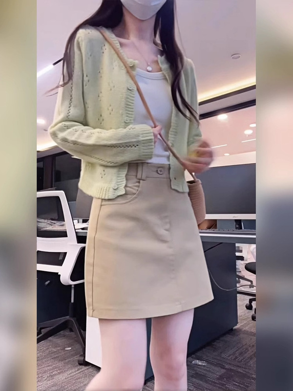 多巴胺绿色镂空针织开衫防晒罩衫女2025新款早春季小众设计感上衣|undefined
