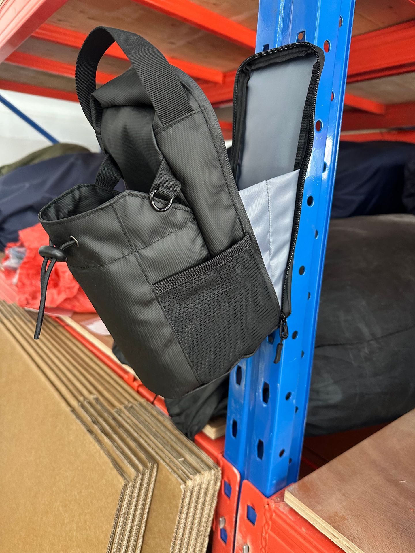 Bolsa de hervidor de agua de absorción magnética de gran capacidad deportiva fitness imán cubierta de taza transfronteriza multifuncional portátil impermeable mochila transfronteriza