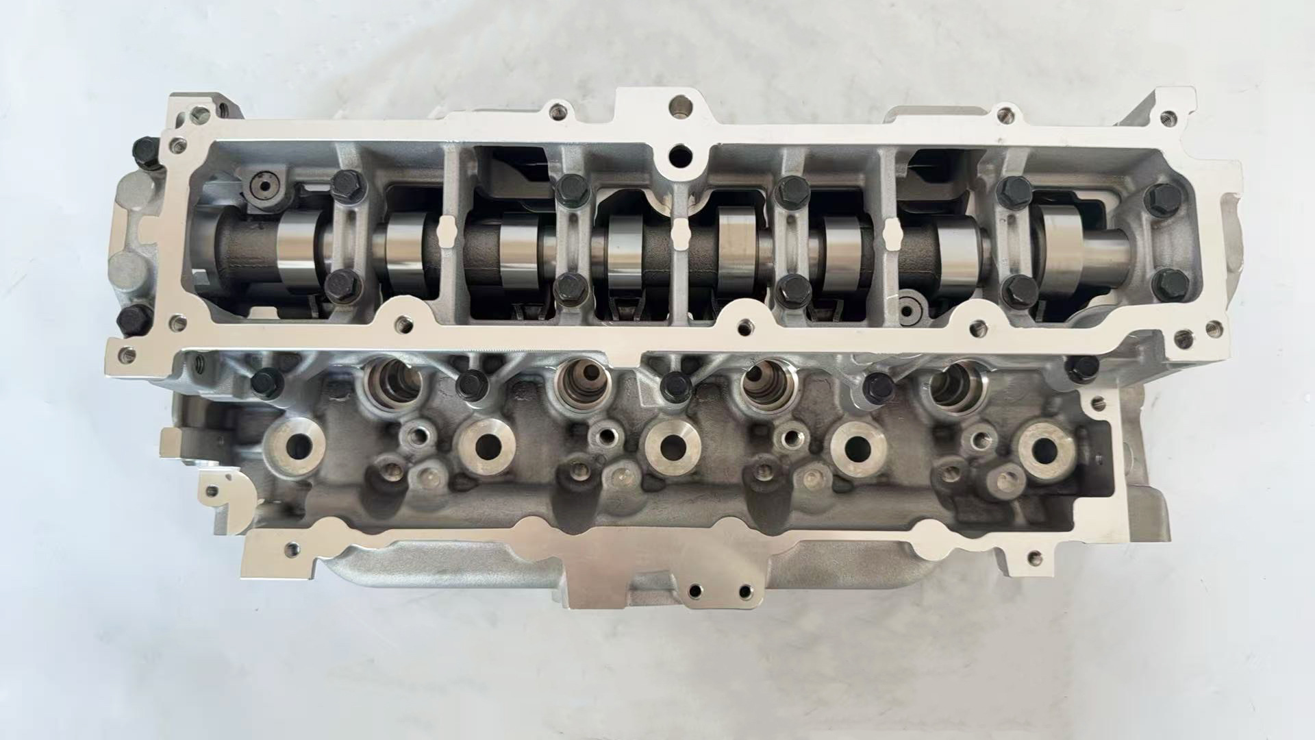 Compatible with PEUGEOT/CITROEN cylinder head DV6C/DV4C/9H06 engine aluminum cylinder head accessories