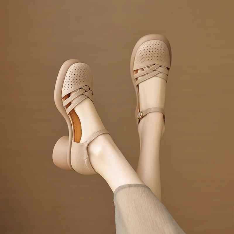 Retro High-Heeled Hollow-Out Closed-Toe Sandals for Women, New Summer Style with Chunky Heels, Thick Soles, Single Strap, Mesh Roman Sandals Retro High-Heeled Hollow-Out Closed-Toe Sandals for Women, New Summer Style with Chunky Heels, Thick Soles, Single Strap, Mesh Roman Sandals