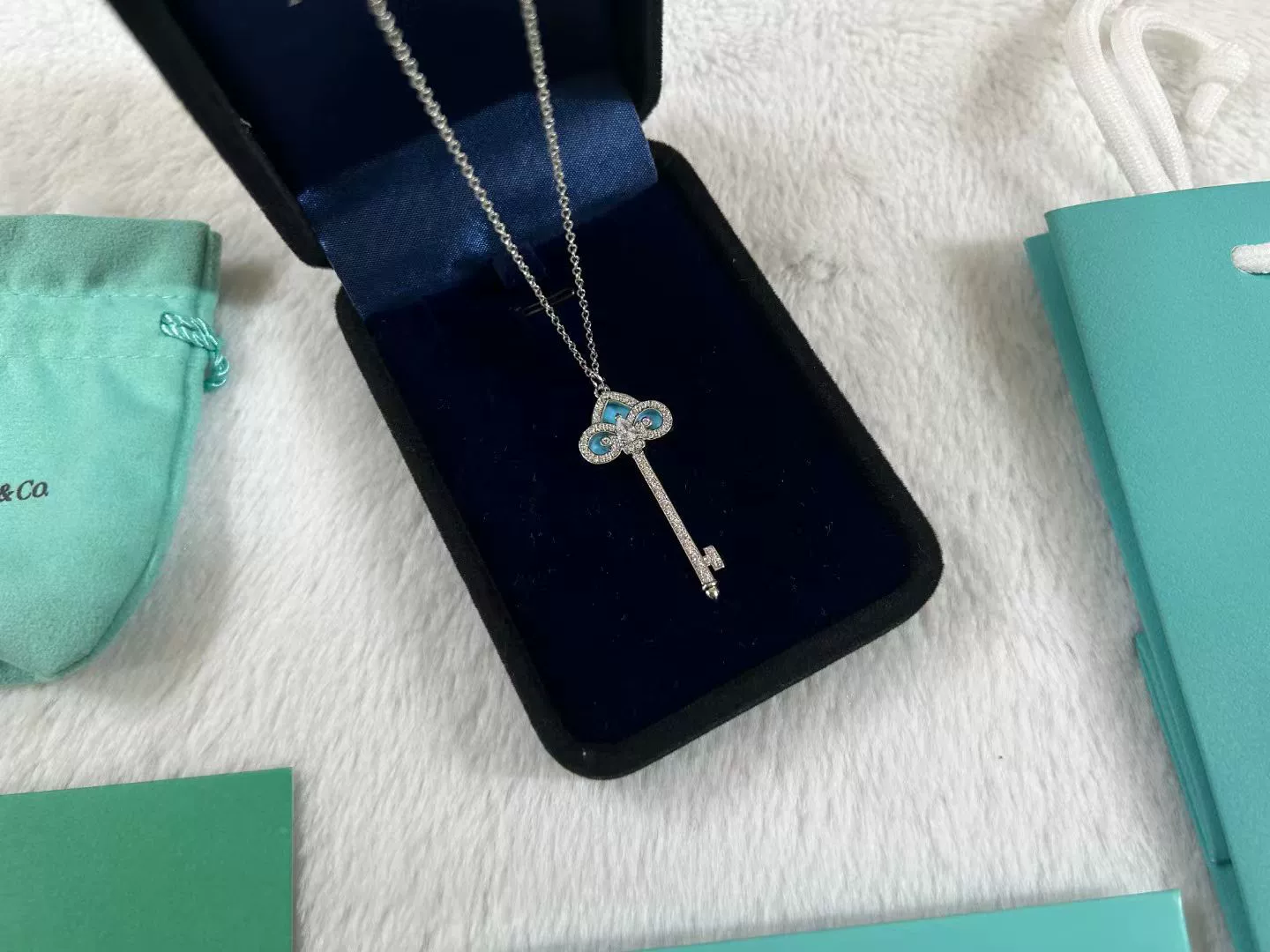 Platinum necklace, fashionable sweater for keys, universal chain for key bag , 18 carat white gold, light luxury style