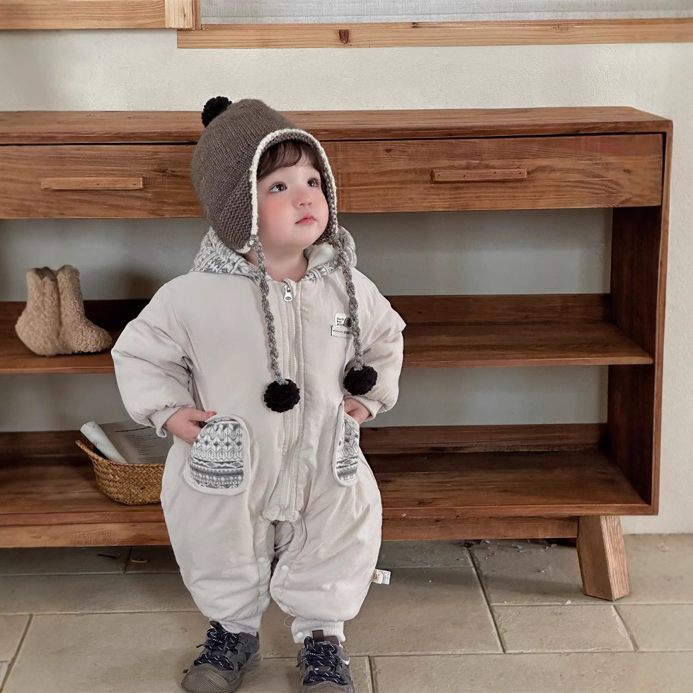 Traje de escalada de invierno para bebés estilo nórdico ins estilo occidental lindo mono engrosamiento 0-2 años bebé hombre ropa de salida acolchada