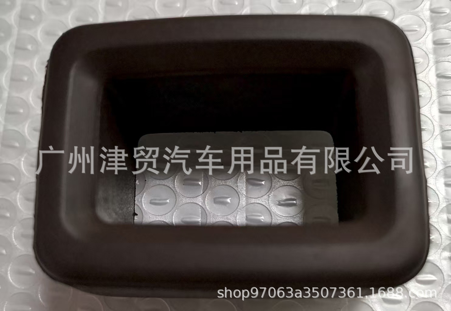 작은 정사각형(갈색)