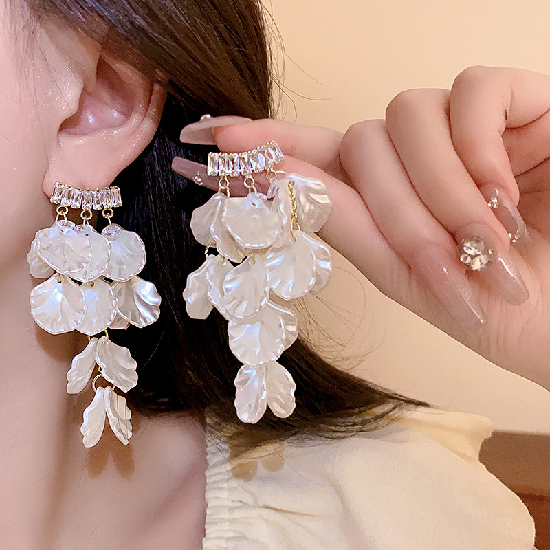 Pendientes de perlas con borla de flores de alta calidad con aguja de plata Pendientes de todo fósforo de moda francesa de nuevo estilo Pendientes de alta calidad de lujo ligero