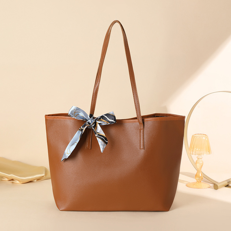 Bolsa de moda de comercio exterior simple y de gran capacidad 2024, nueva pañuelo de seda litchi decorado bolso de hombro de mujer de color sólido
