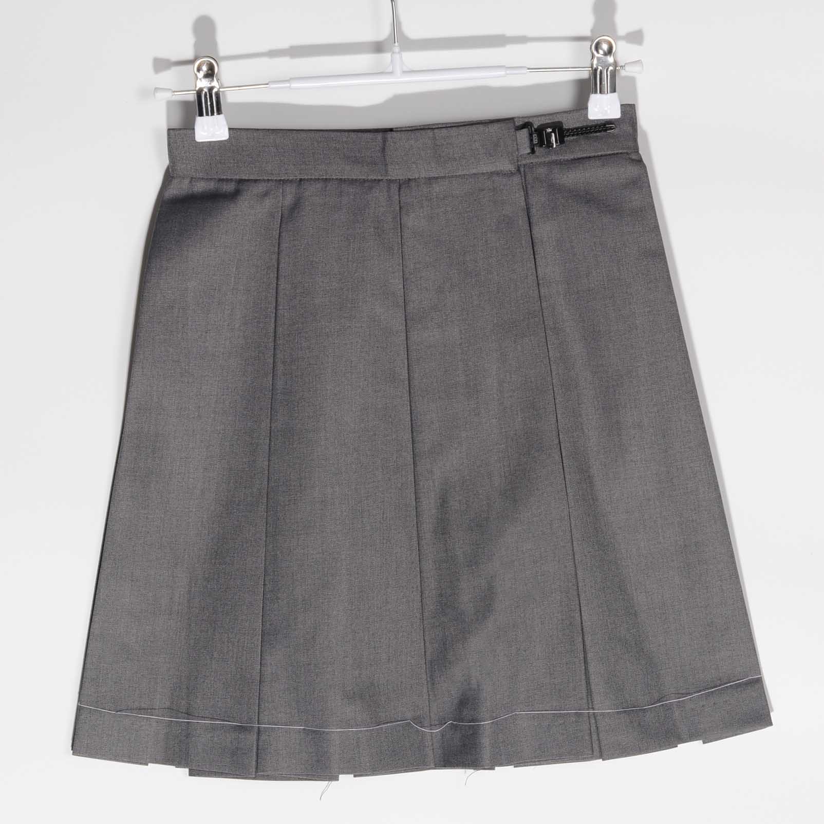Genuine solid color pleated skirt for students