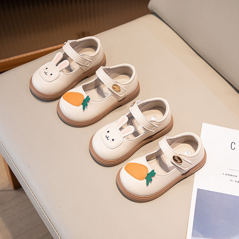 Zapatos de cuero para niñas 2024 primavera y otoño nuevos zapatos de princesa para niños con suela suave zapatos de bebé para niñas adorables zapatos de bebé de tendencia image 3
