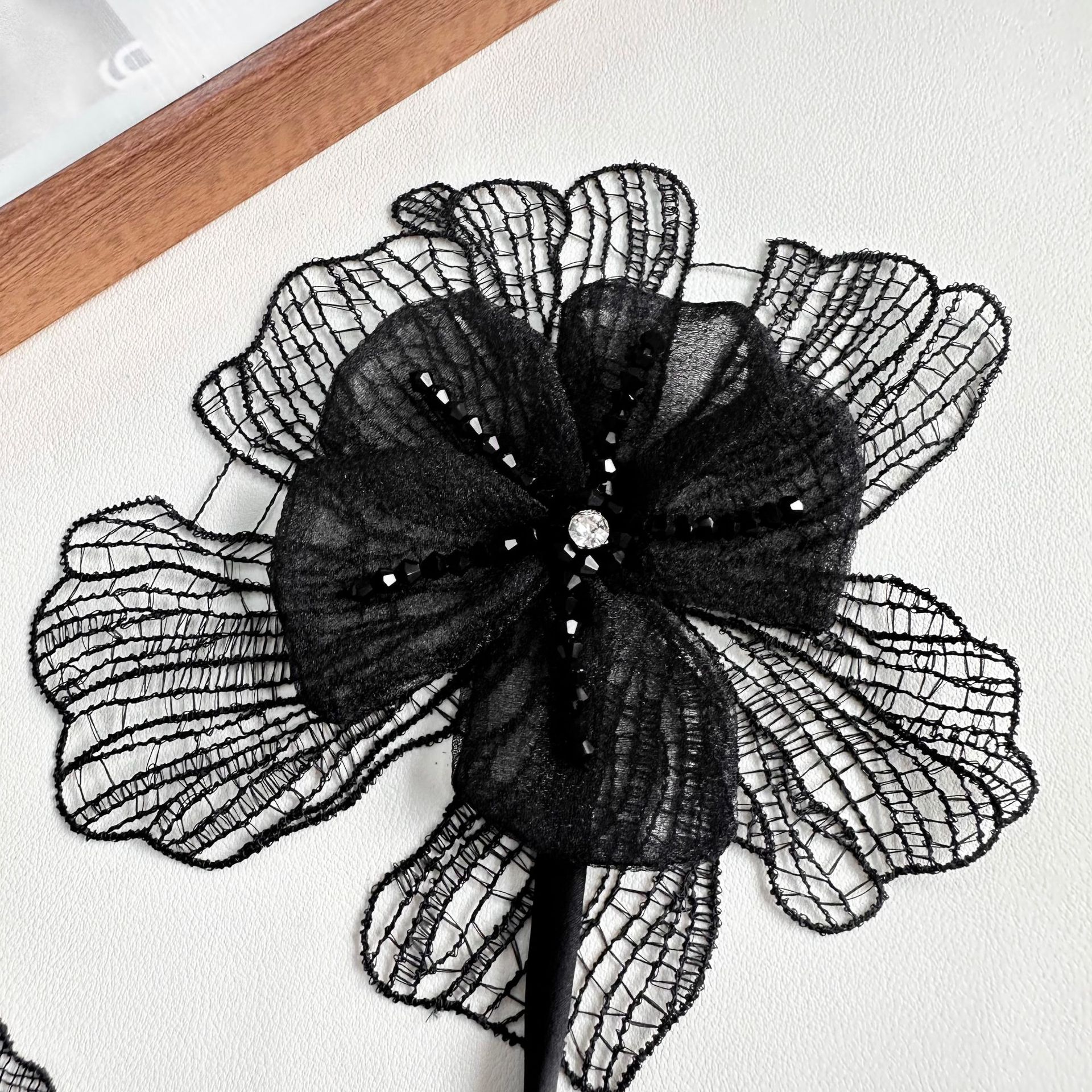 Flor de malla negra ornamentos de cabello de perlas de diamante temperamento elegante correa de cabello vestido material de decoración de camisa image 5