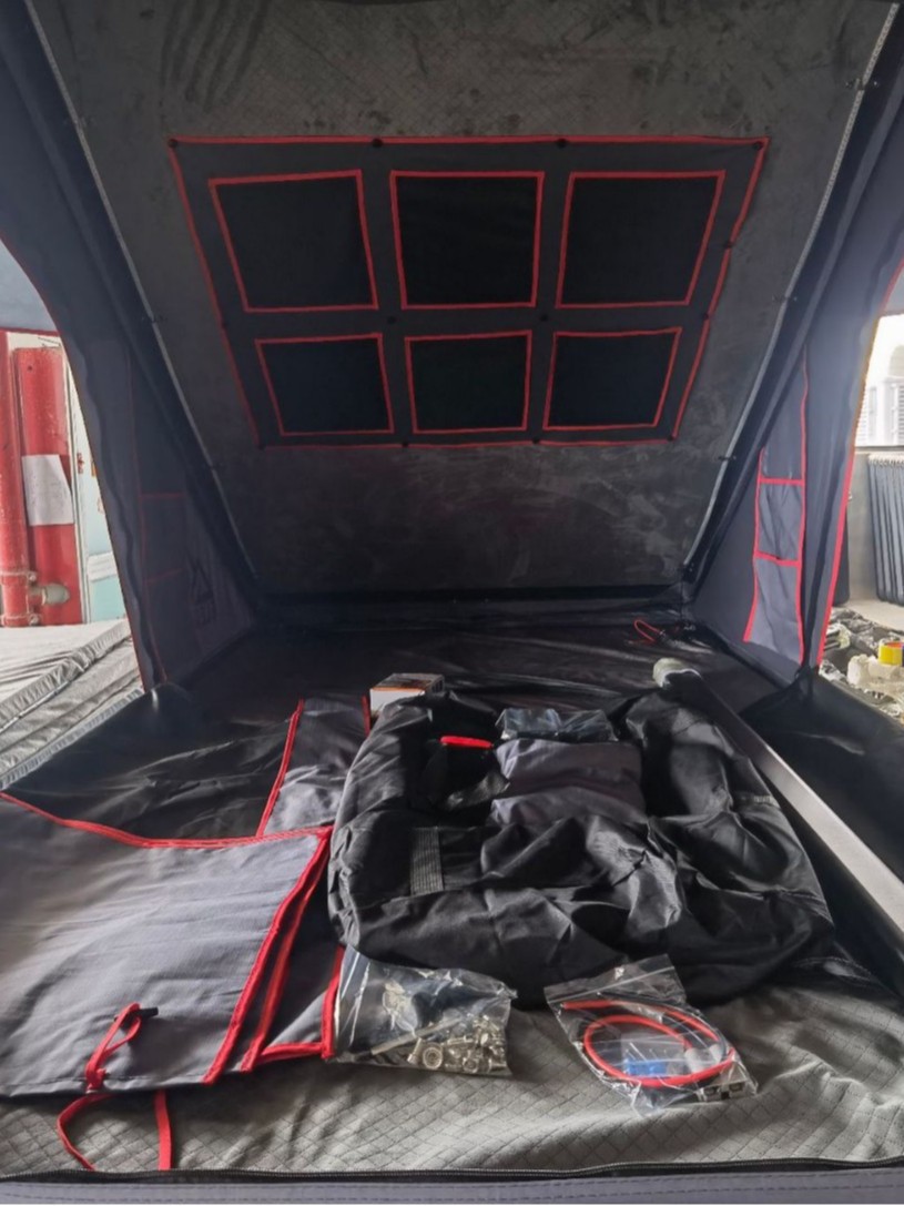 Carpa delgada de techo de cinco lados sin construcción de carpa de techo duro al aire libre para automóviles todoterreno de alta velocidad