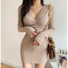 2024韩版秋冬款简约套头抽绳褶皱V领包臀修身长袖针织连衣裙女装