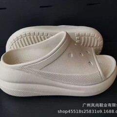 夏の新しい厚底女性用シューズ、軽量で多用途の滑り止めスリッパ、カジュアルなアウターウェア、下駄、ビーチトレンド