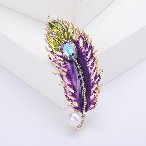 European and American creative personality retro style peacock feather brooch inlaid with zircon color corsage suit coat accessories