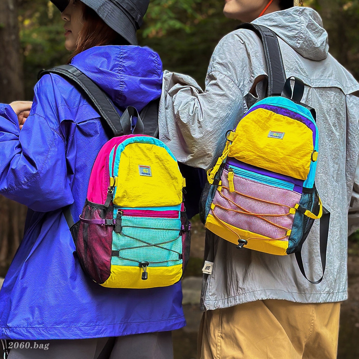 Nuevo hombre y mujer 2026 mochila de montaña mochila de verano ligera sensación de viaje empalme color contraste mochila de nicho al aire libre