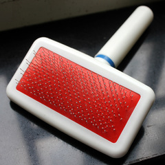 Cross-border direct supply pet supplies white plastic handle dense needle comb dog hair removal beauty brush pet grooming comb needle comb