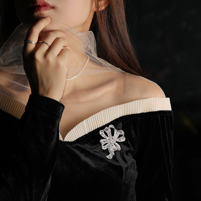 High-end heavy industry full diamond bow brooch, court style elegant corsage pin accessories_voghion.com