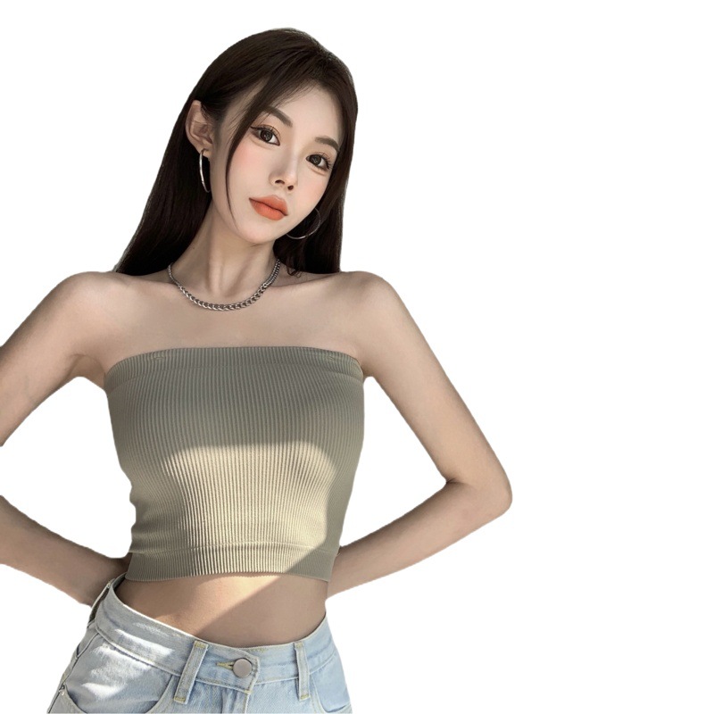 百合のキャミソールの中に、セクシーな美しい背中のブラジャーをつけて、胸の外に胸のクッションをつけて、光の下着の女性を防ぐことができます。