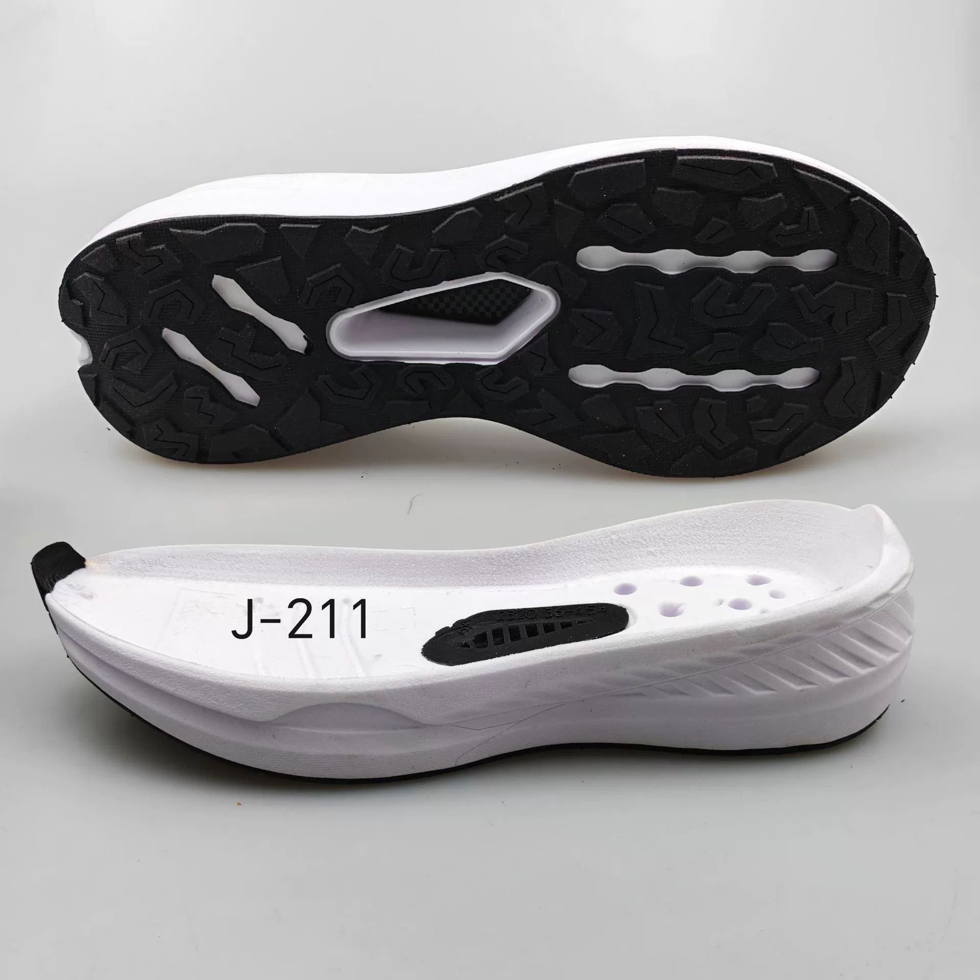 Заводская прямая продажа оптом спортивных подошв из углеродного волокна в Дунгуане, оптовая продажа спортивных подошв из углеродного волокна T для бега