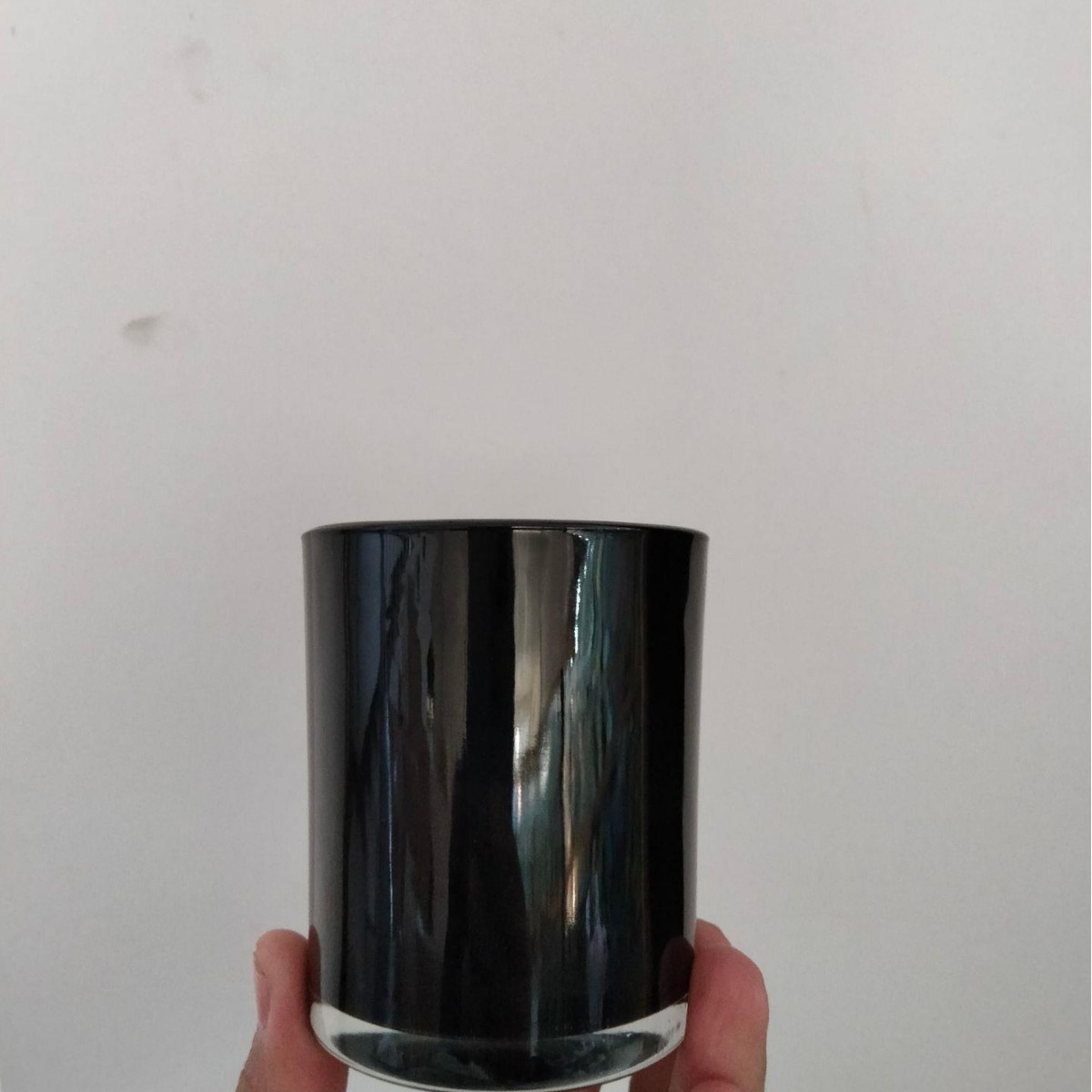 Venta al por mayor taza de vela tarro de vidrio color esmerilado recipiente de vidrio aromaterapia taza vacía con tapa dormitorio romántico candelabro logo