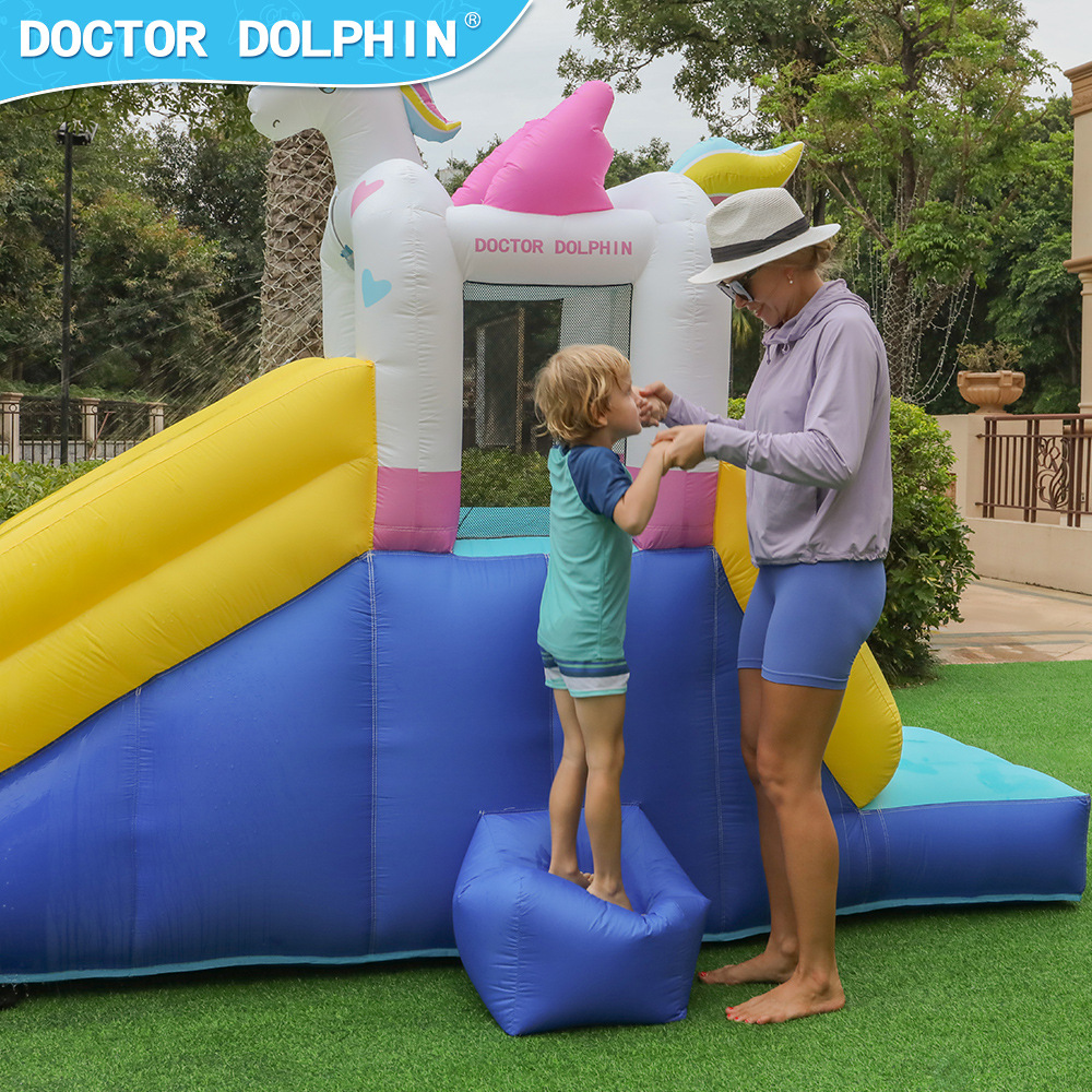Dr. Dolphin | Castillo inflable para niños Paraíso interior Fiesta Pequeño castillo inflable con chorro de agua Hipercolador inflable para el hogar
