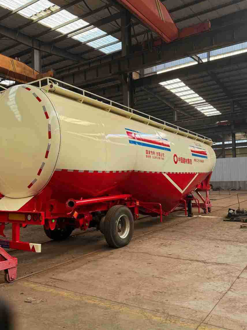 Factory Direct Supply of Bulk Cement Transport Tank Truck 45 Cubic Tank Semi-Trailer Powder Particle Transport Tank Can Be Cross-Border