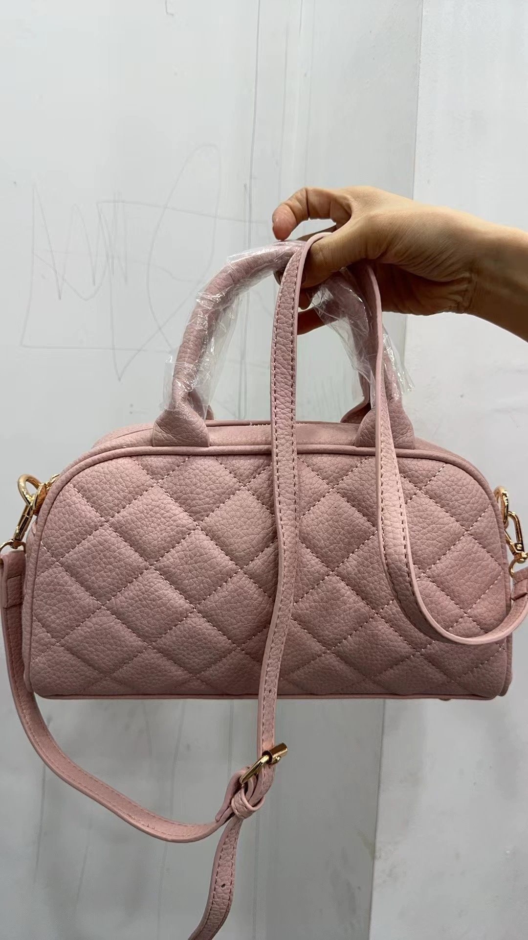 Small demi-season shoulder bag with diamond pattern, Chanel style