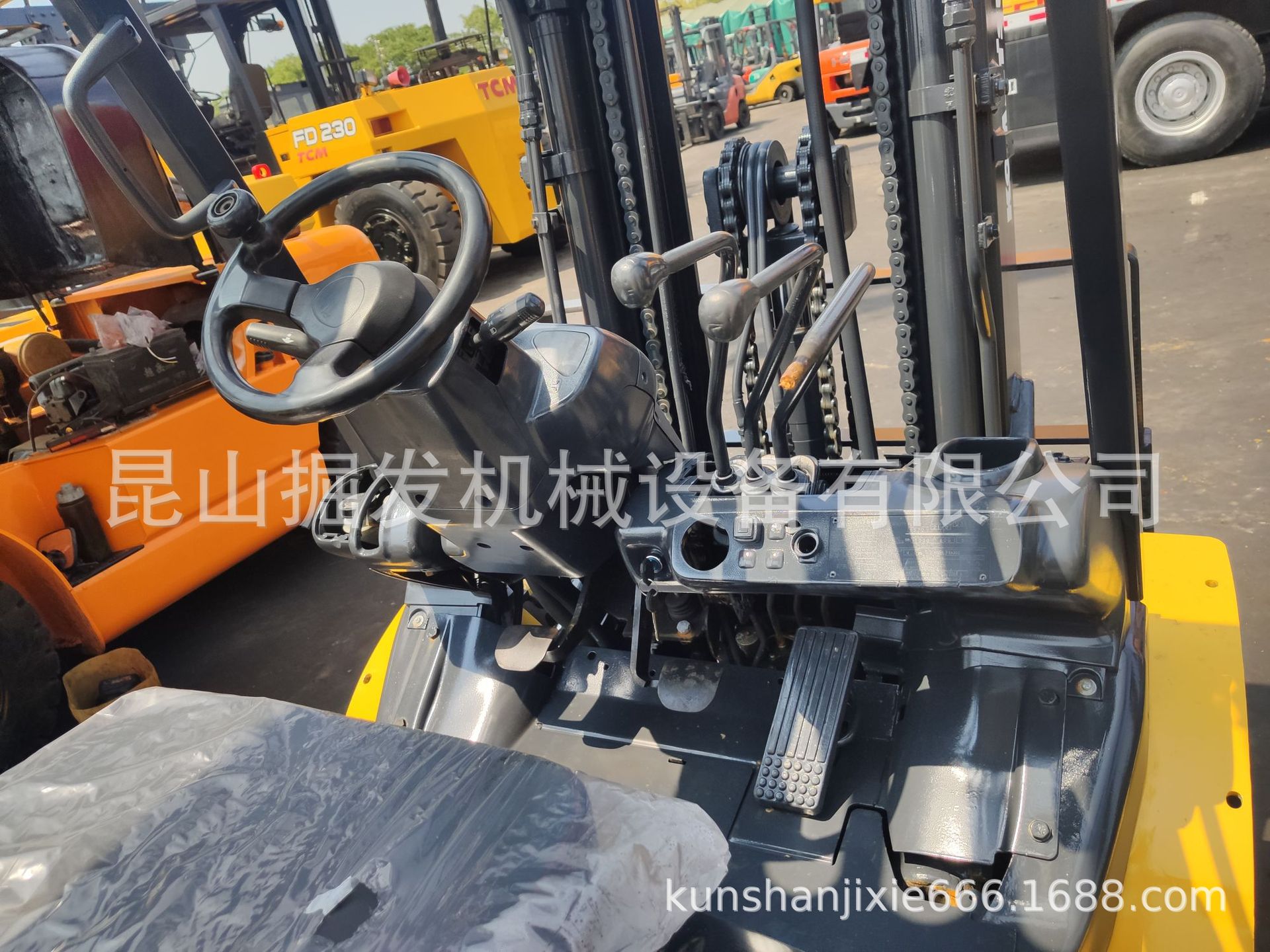 小松叉车 3吨  komatsu 小松 上海现货 八九价格