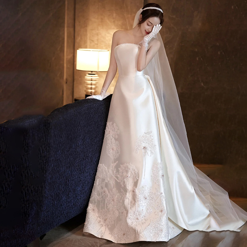 Light Wedding Dress French Strapless Satin Elegant High-end Heavy Industry Trailing Main Wedding Dress White Light Luxury Princess Dress on the Run