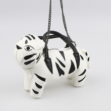 �¿�puƤ�|���w��ɫС�ϻ��y������Ф����朗lŮʿ�μ�б����F؛