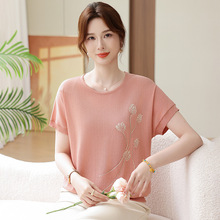 40�q50������Ů�b����ɣ�Q�z���ꋌ������С���ļ�T�����z���·�
