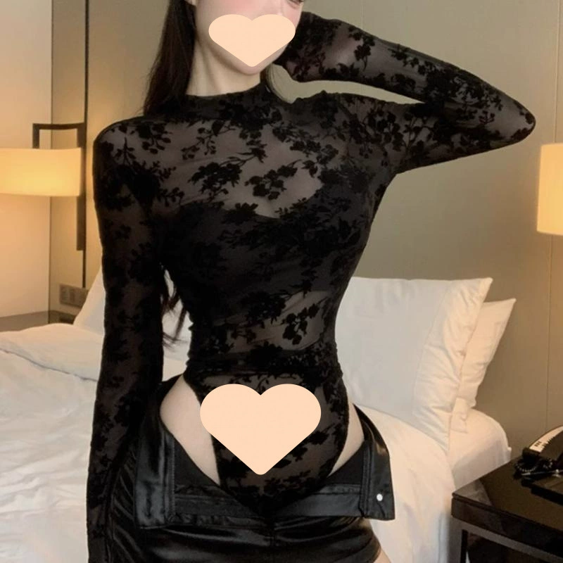 Чисто сладкая и горячая девушка с полыми нижних рубашками