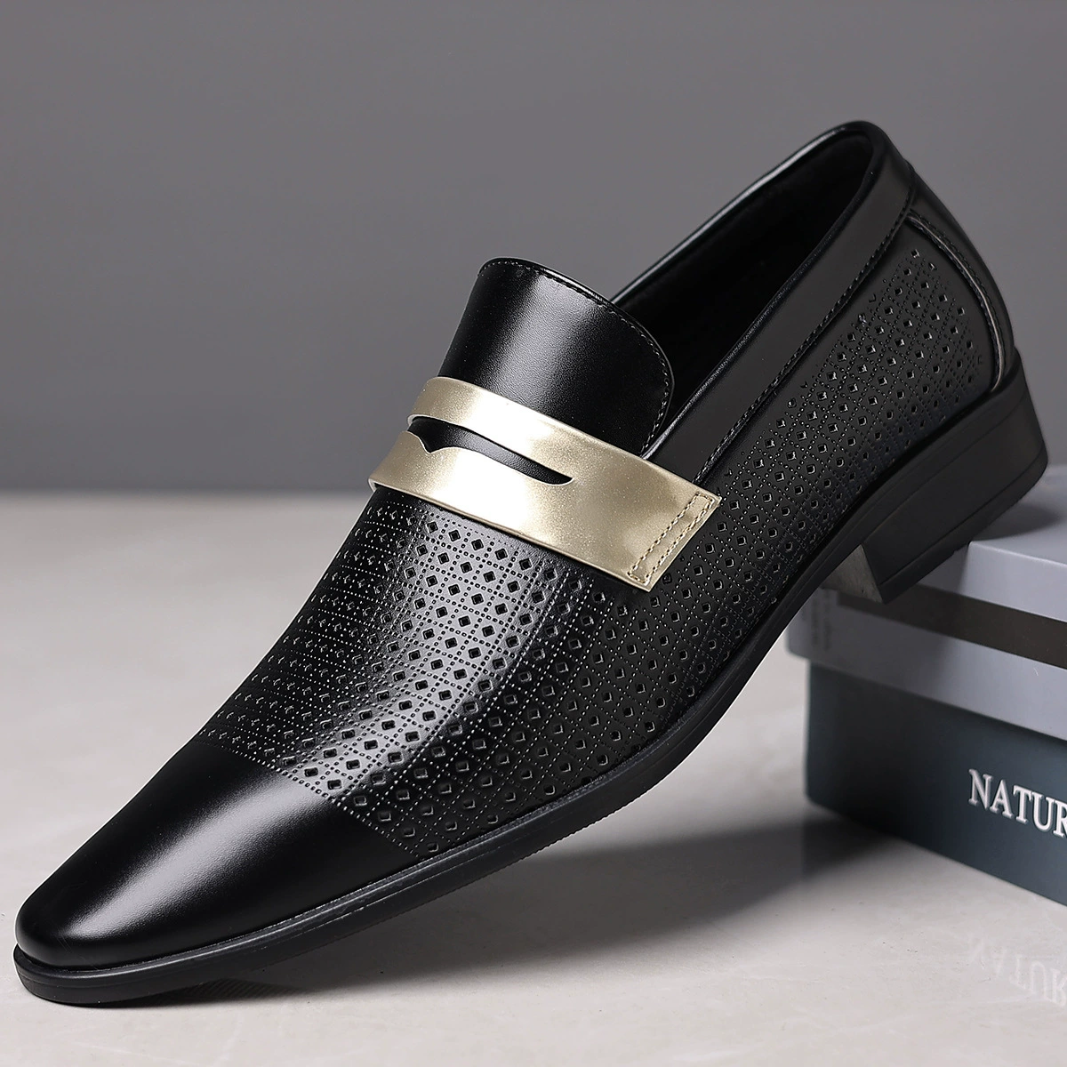 Новые мужские повседневные кожаные туфли в деловом стиле, нескользящие, удобные, дышащие кожаные туфли, модные и универсальные мужские туфли без шнуровки.
