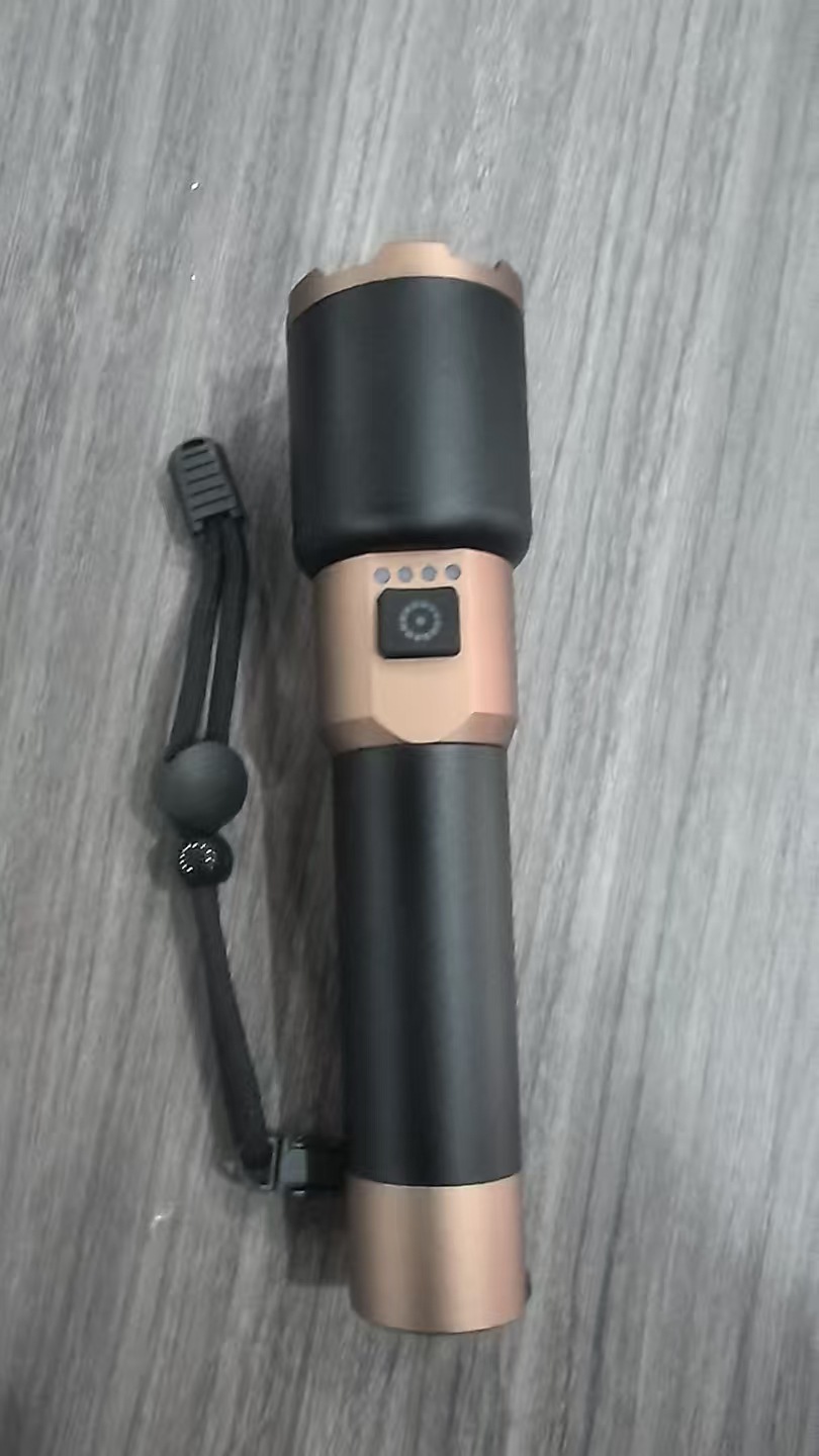 전자 디스플레이 백색 레이저 손전등 + 26800 내장 배터리 4000mAh + 데이터 케이블 + 컬러 박스