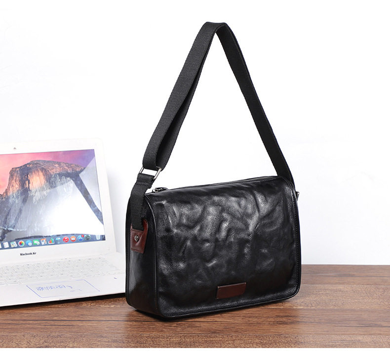 Túi đeo chéo nam da bò thật 29×11×17 cm phong cách đường phố — 3019 giá đặc biệt, Màu đen da thực vật, Da cầm tay màu đen chi tiết 32