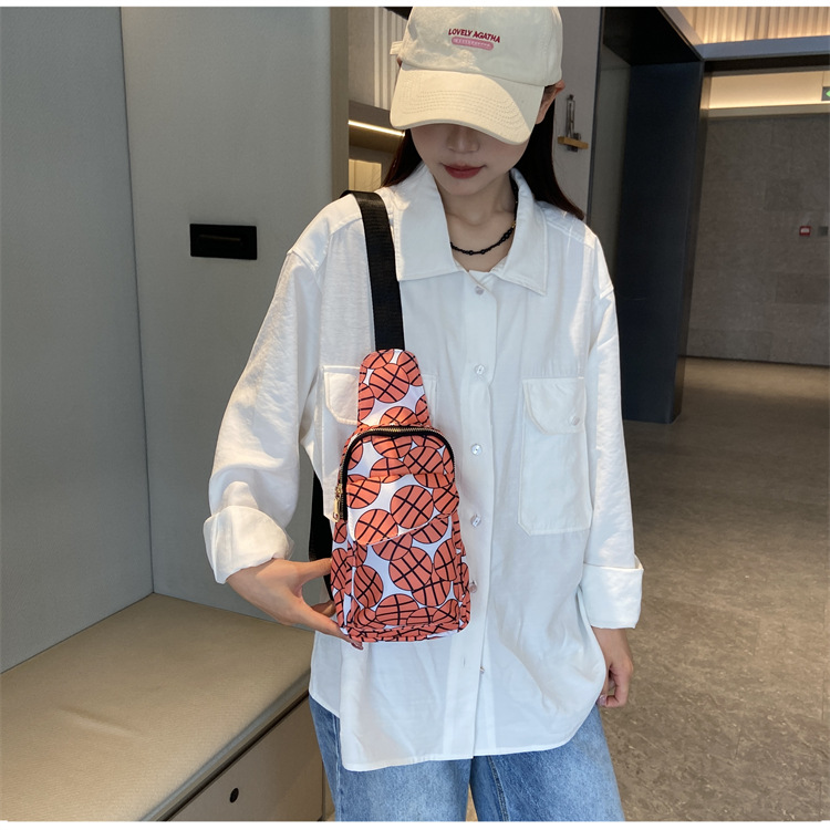 Women's Medium Nylon Ball Streetwear Square Zipper Fanny Pack display picture 2