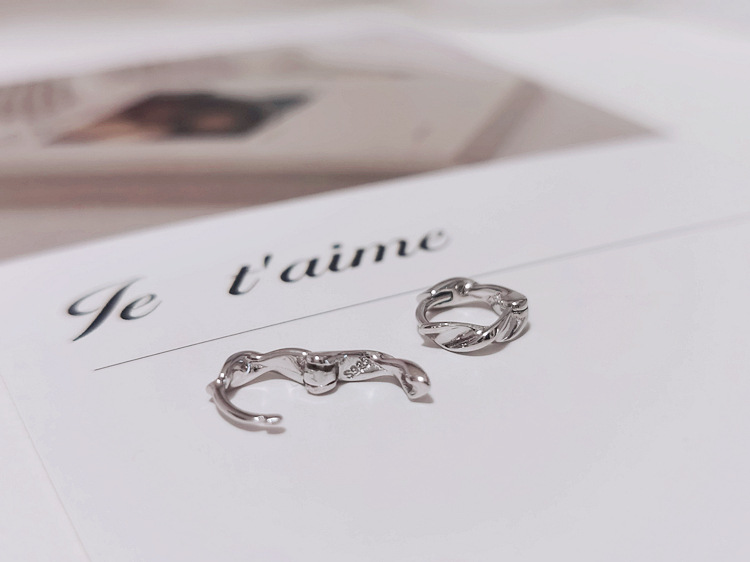 EH602261莫比乌斯耳骨扣