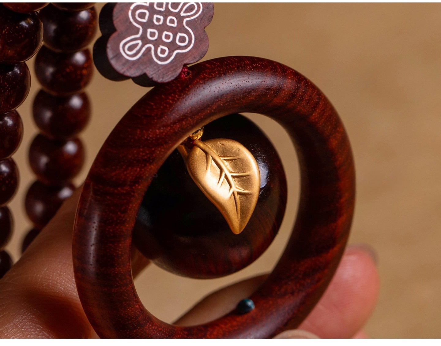 Purple sandalwood apple car ornament, a high-end and exquisite car decoration, a car charm for good luck, a new 2026 model