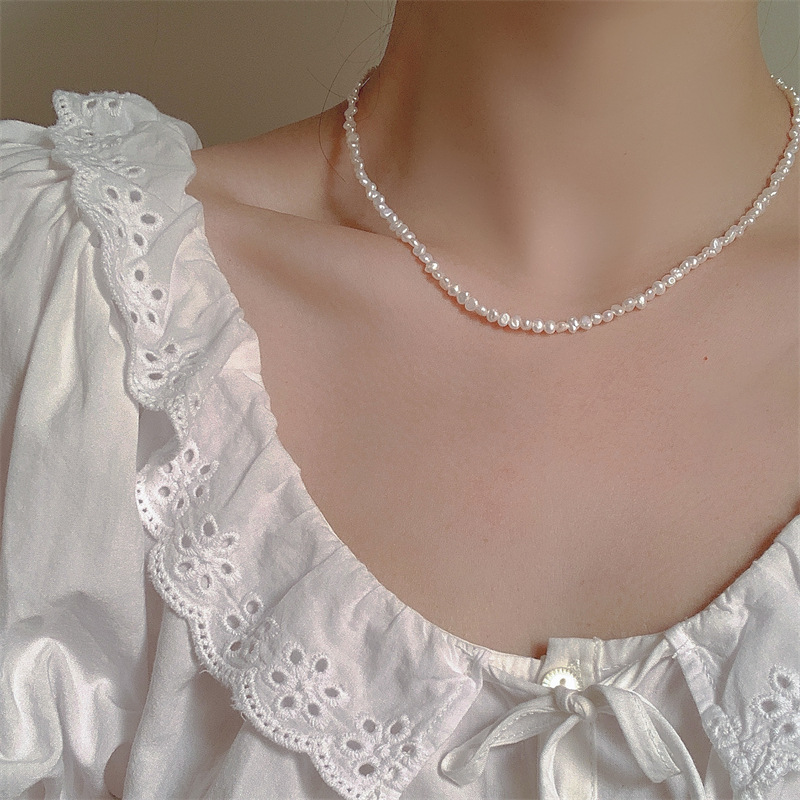 Retro elegant minimalistic necklace from pearl