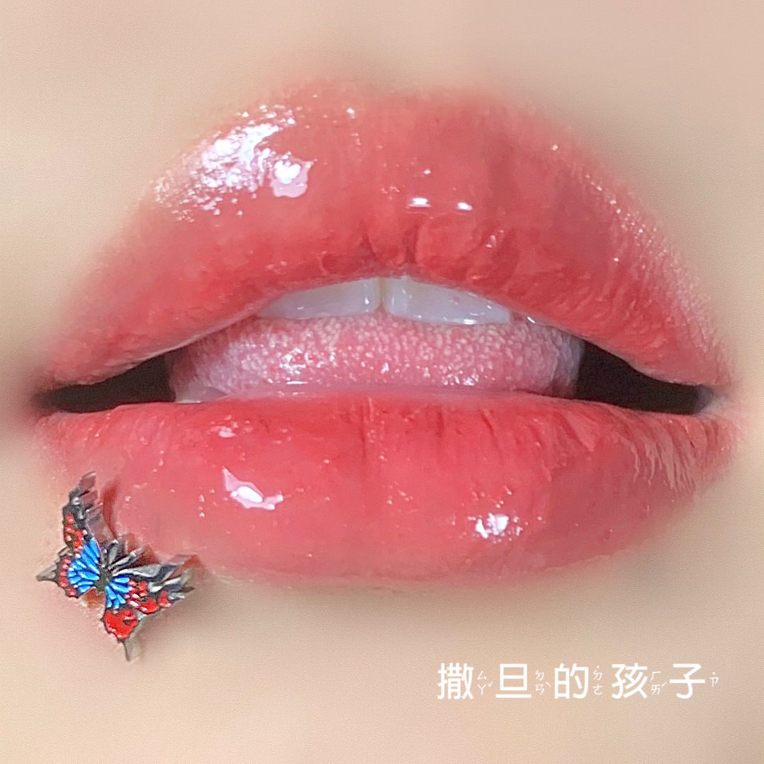 16G labret stud size and finish detail