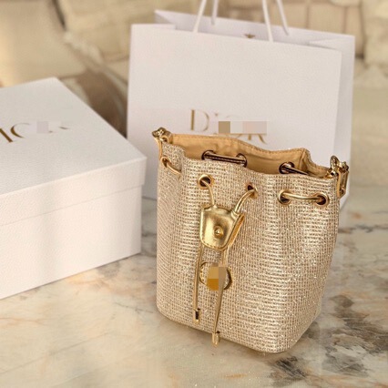 Christmas Series Bucket Bags, Hand-Held and Cross-Body Bags with a High-Quality Texture and Super Shiny Appearance
