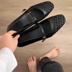 フランスのレトロな本革は透かし彫りの四角い頭を編みます。