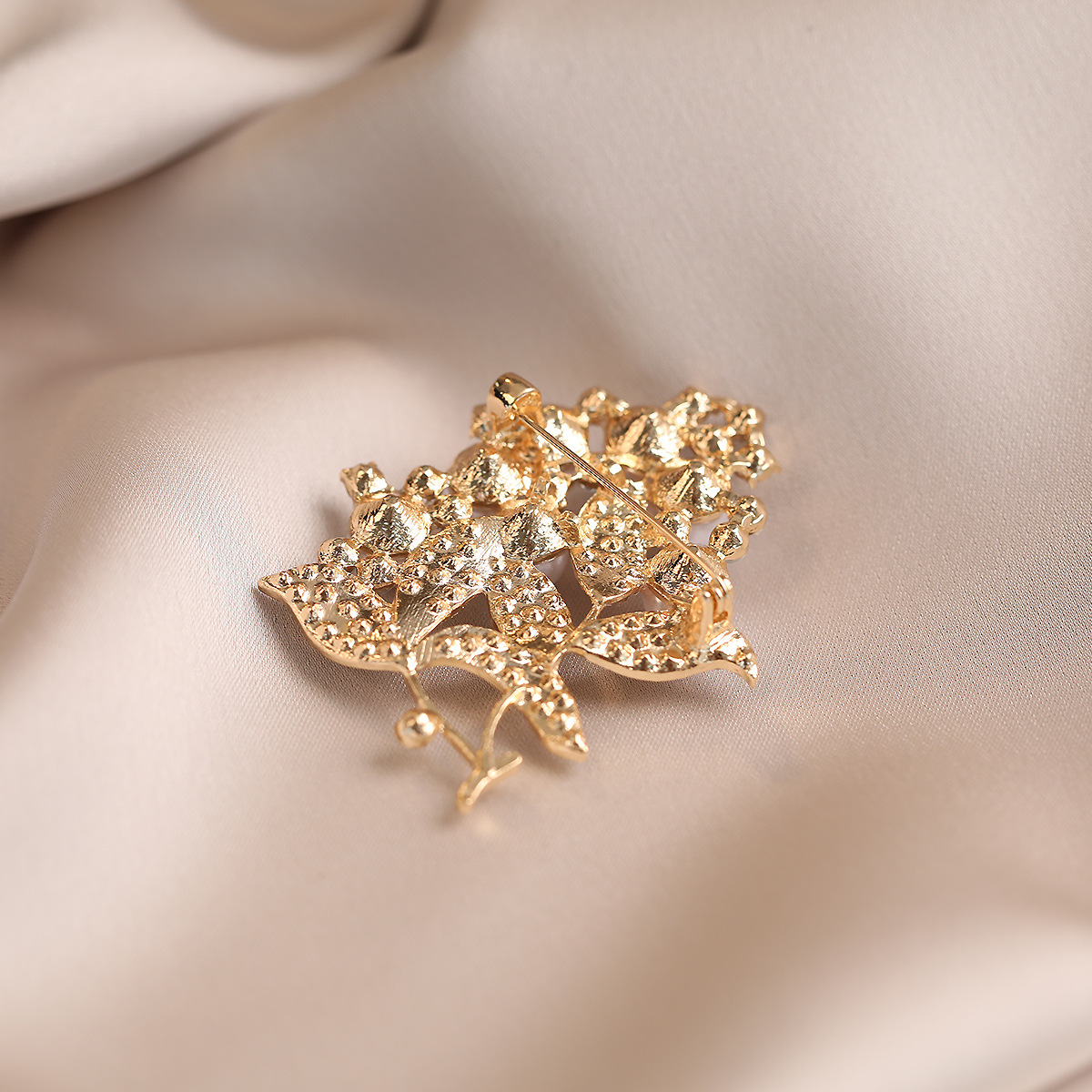 Pearl Flower Rhinestone Brooch For Women Anti-exposure Pin Accessory_voghion.com