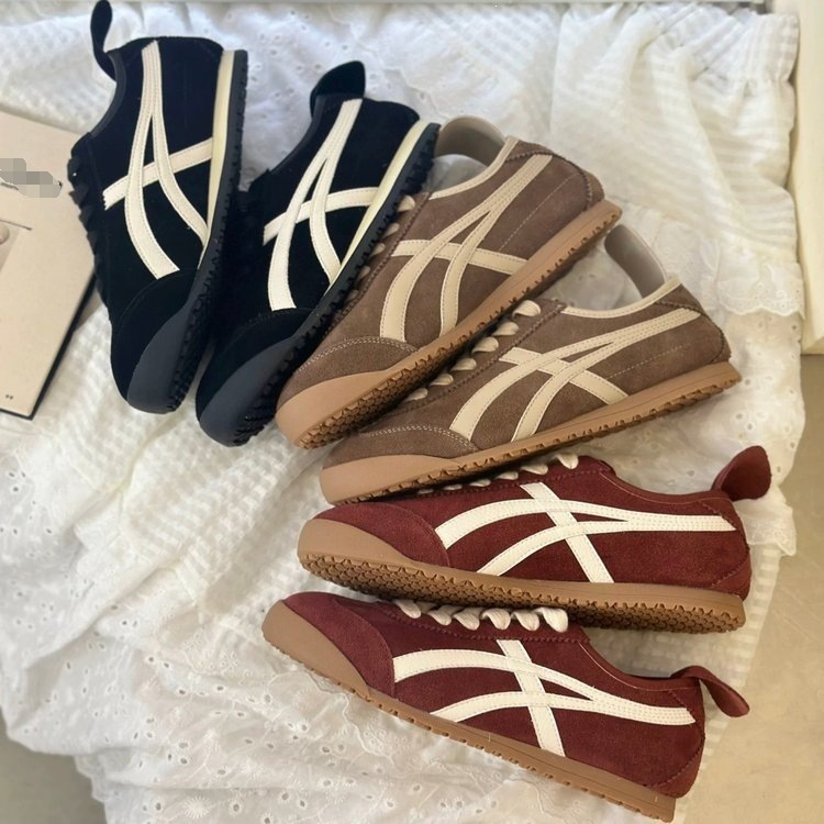 Retro sneakers flat