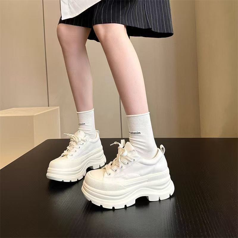 Estación europea transfronteriza, zapatos blancos de altura de suela gruesa para mujeres, nuevos zapatos de skate de tamaño pequeño para mujeres casuales