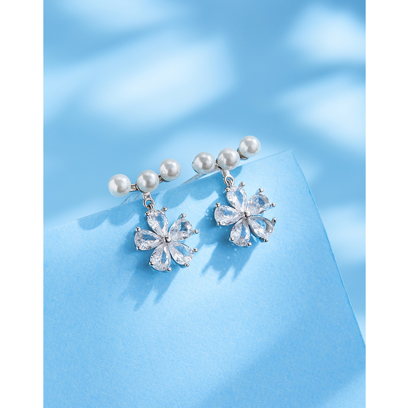 Pendientes de perlas de flores Pendientes de diseño de nicho de plata esterlina 925 para mujeres 2023 nuevos pendientes de temperamento de alta calidad de lujo ligero