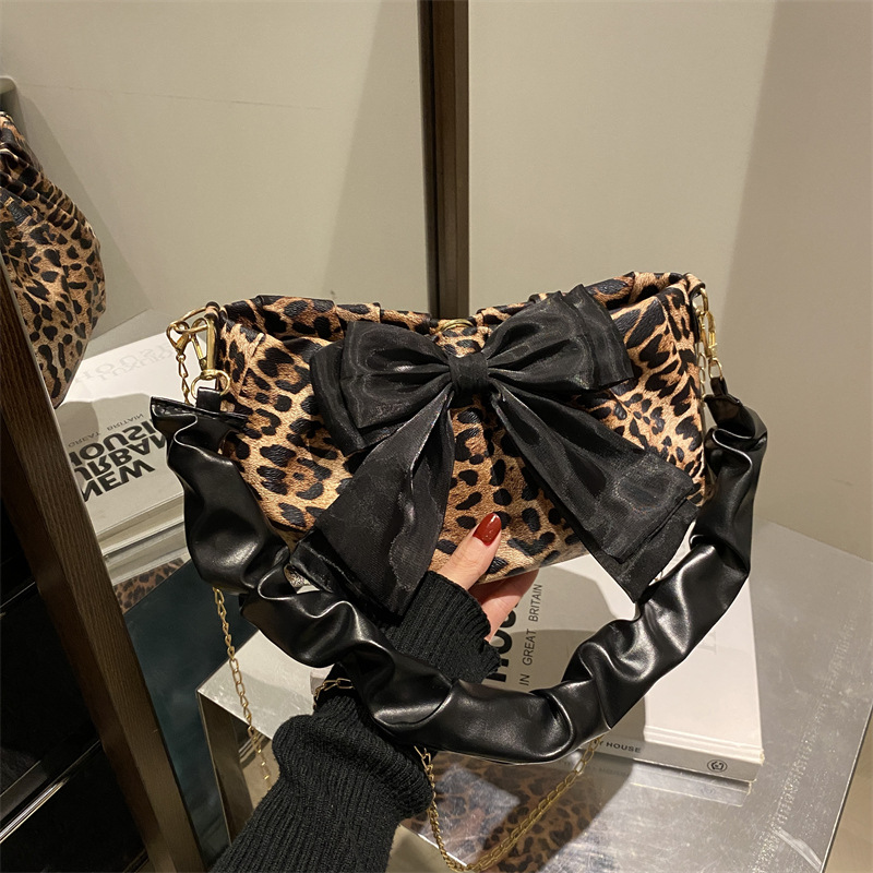 Bolso de diseño de nicho francés femenino 2024 nuevo bolso de mensajero con lazo plisado de moda bolso de alto valor