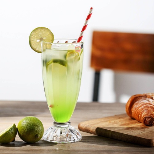 Household glass beer cup drink cup transparent thickened drinking cup cold drink cup fruit tea cup fruit cup scene