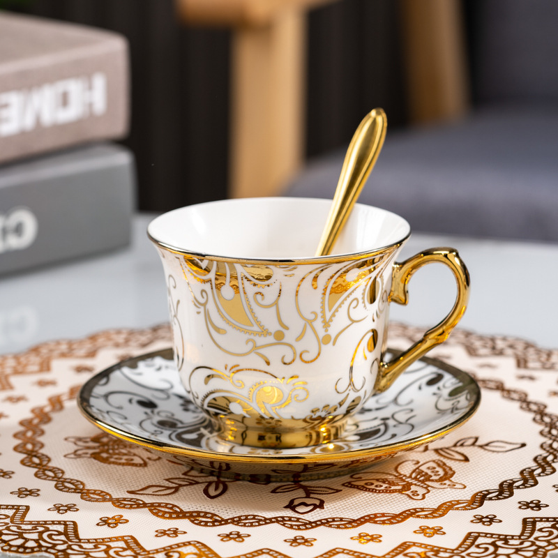 Taza de café de cerámica de estilo europeo, taza de café de Phnom Penh, taza de té de lujo ligera, salón de belleza doméstico, taza de té de alto valor, plato de flores