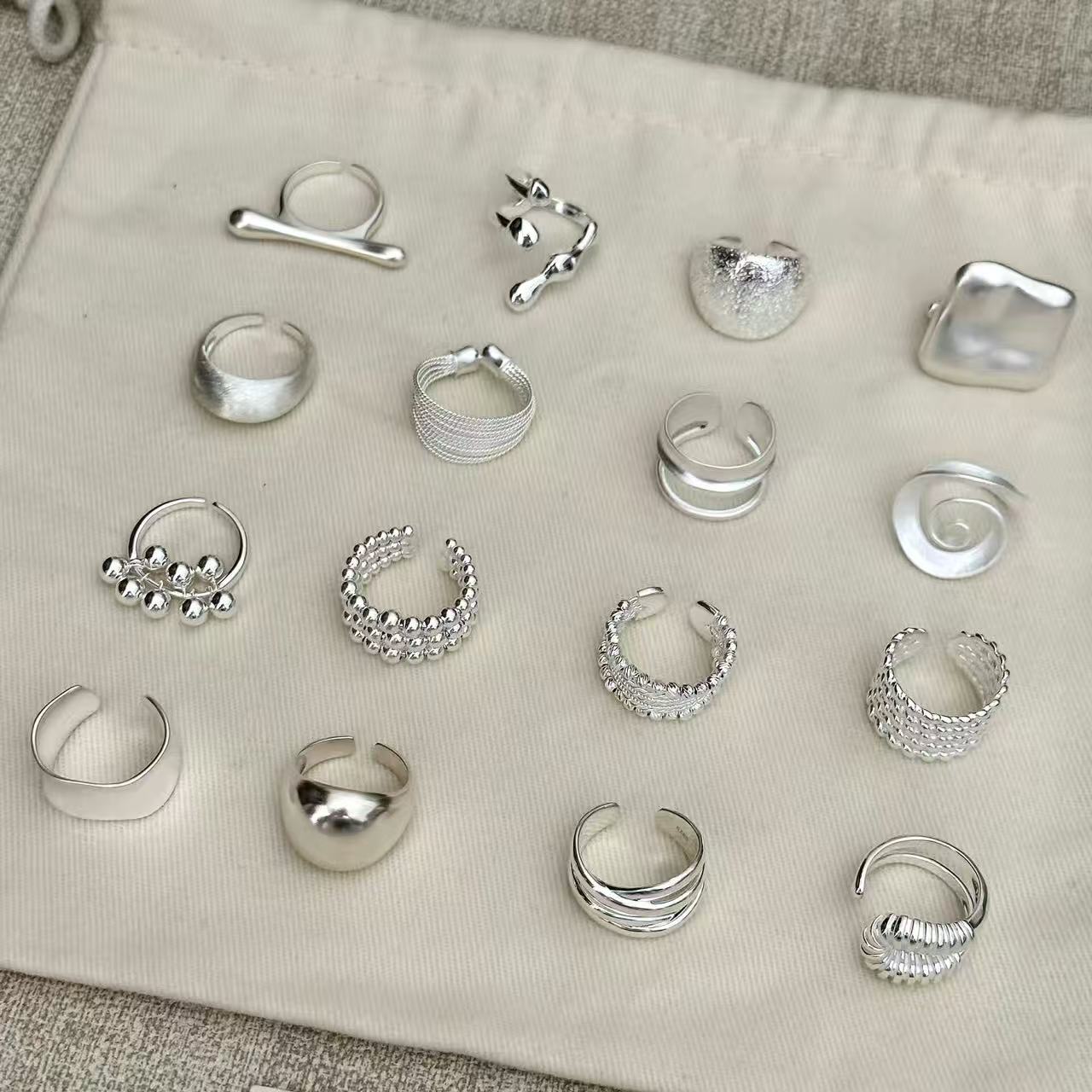 Retro matte ring, silver 925 sample, simple and elegant design, high-quality style, light luxury style, on index finger, does not fade
