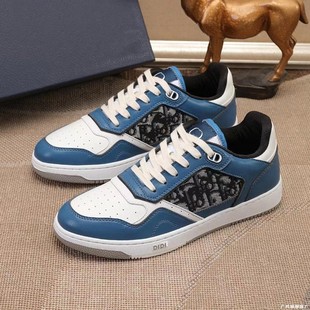 �羳���Q��Ь�r�аٴ��\��Ь��ʿ���eϵ��ƴɫ�A�^��Ƥ��Ь��